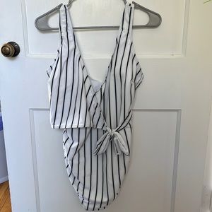 Maternity bathing suit. Purchased on Amazon. Worn once.